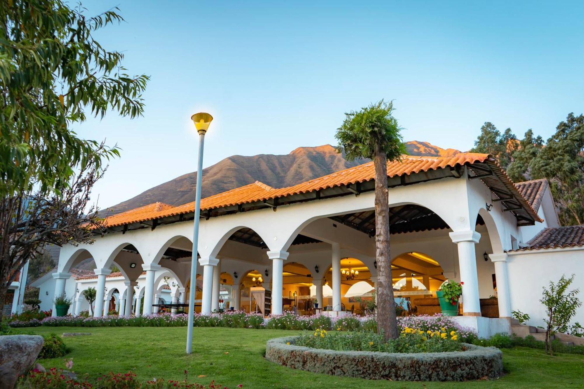 Hotel Agustos Urubamba Exteriör bild