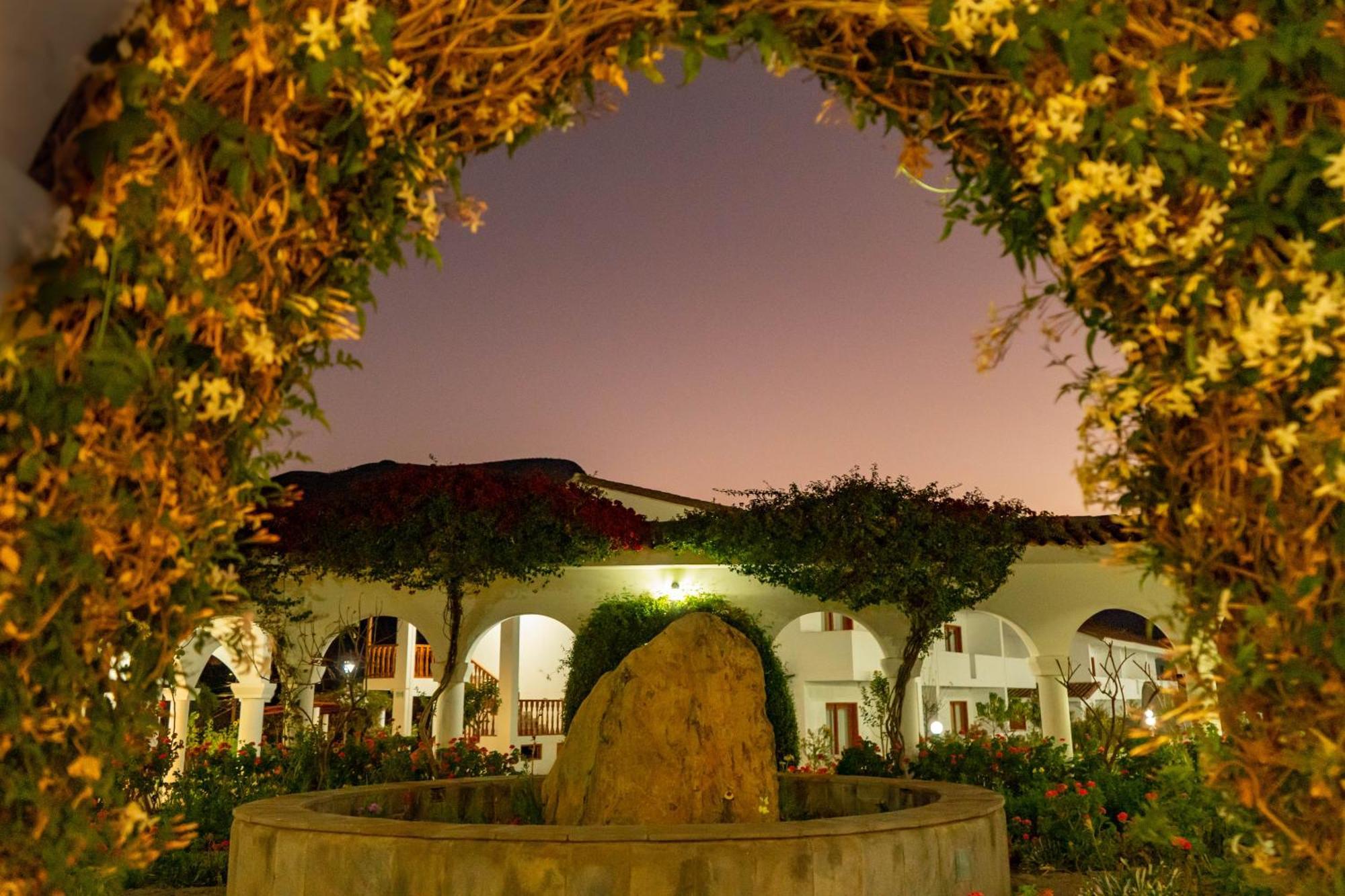 Hotel Agustos Urubamba Exteriör bild